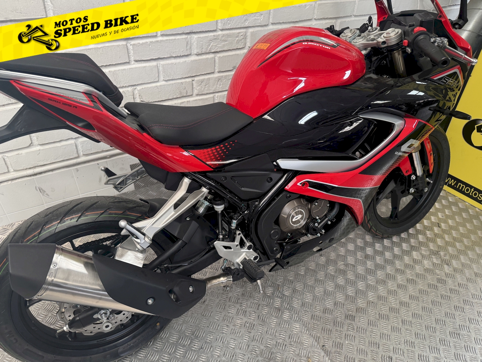 QJ Motor SRK 125 R KM-0 en Madrid - imagen 5