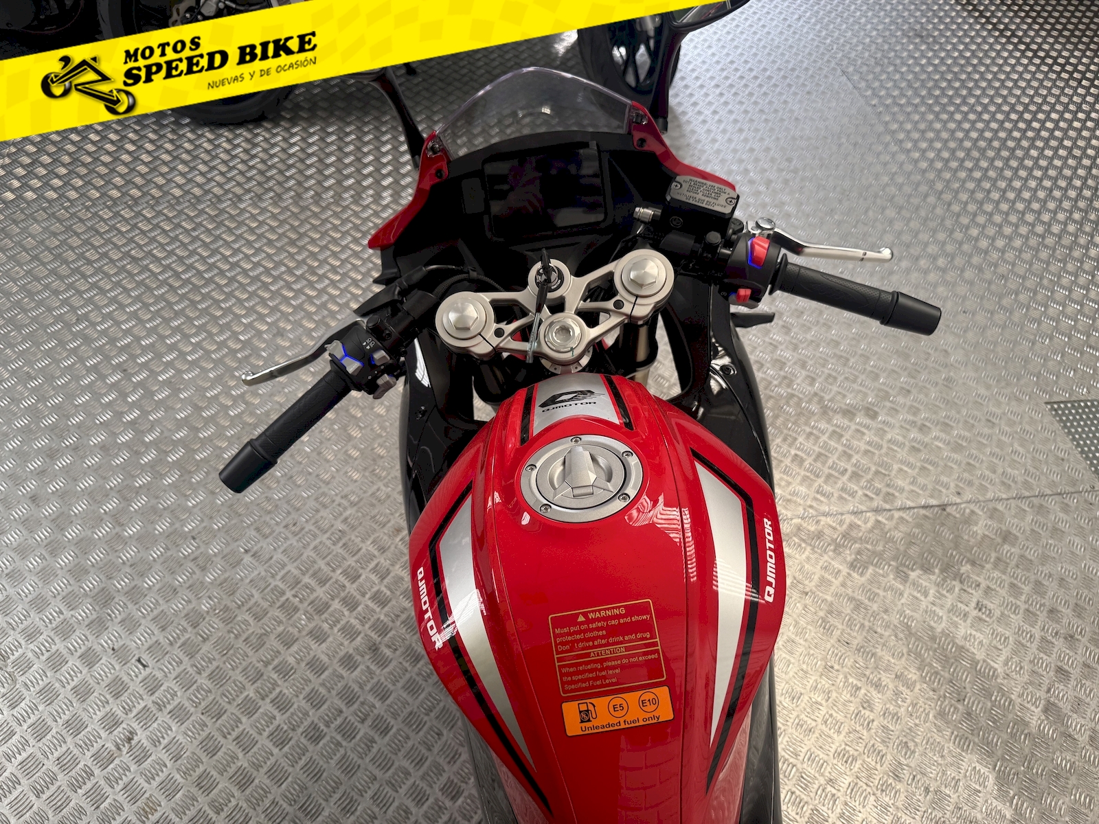 QJ Motor SRK 125 R KM-0 en Madrid - imagen 8