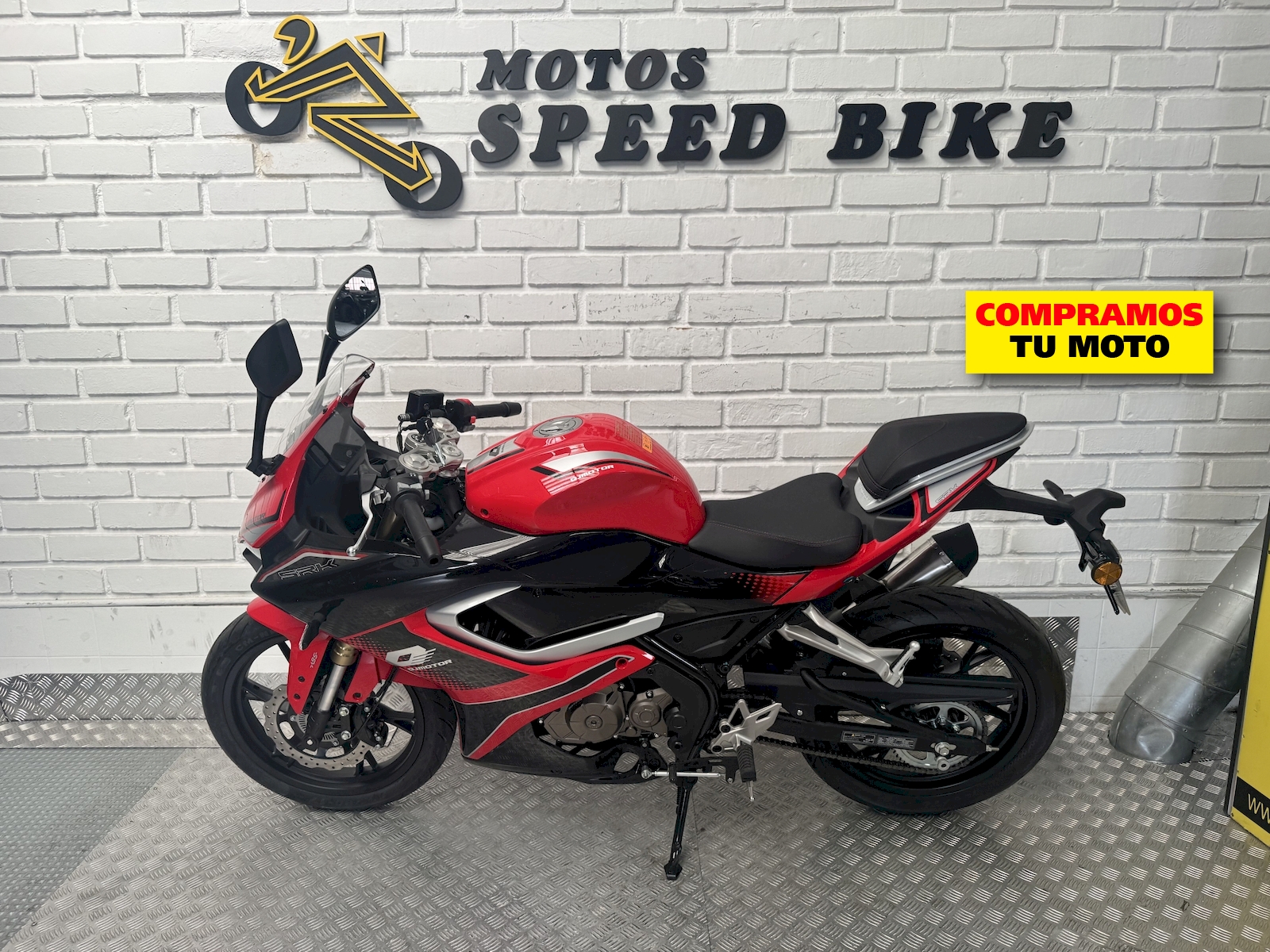 QJ Motor SRK 125 R KM-0 en Madrid - imagen 11