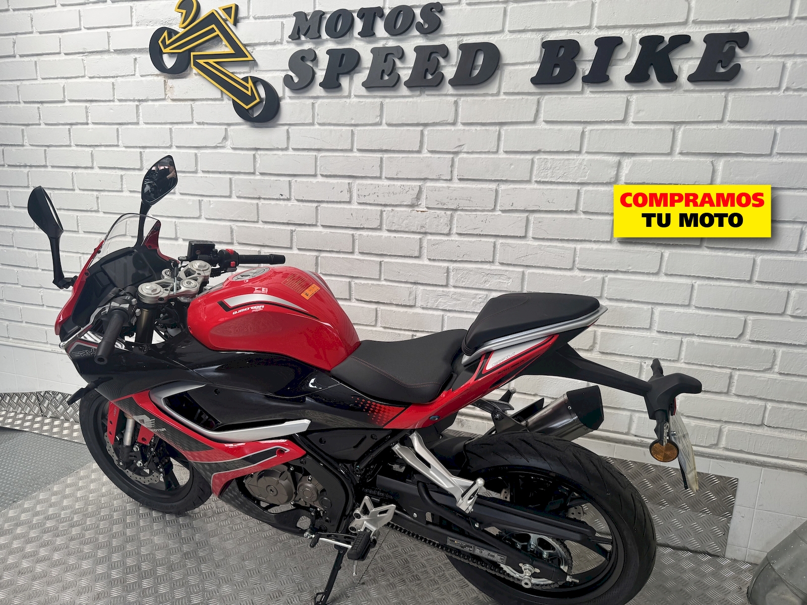 QJ Motor SRK 125 R KM-0 en Madrid - imagen 12