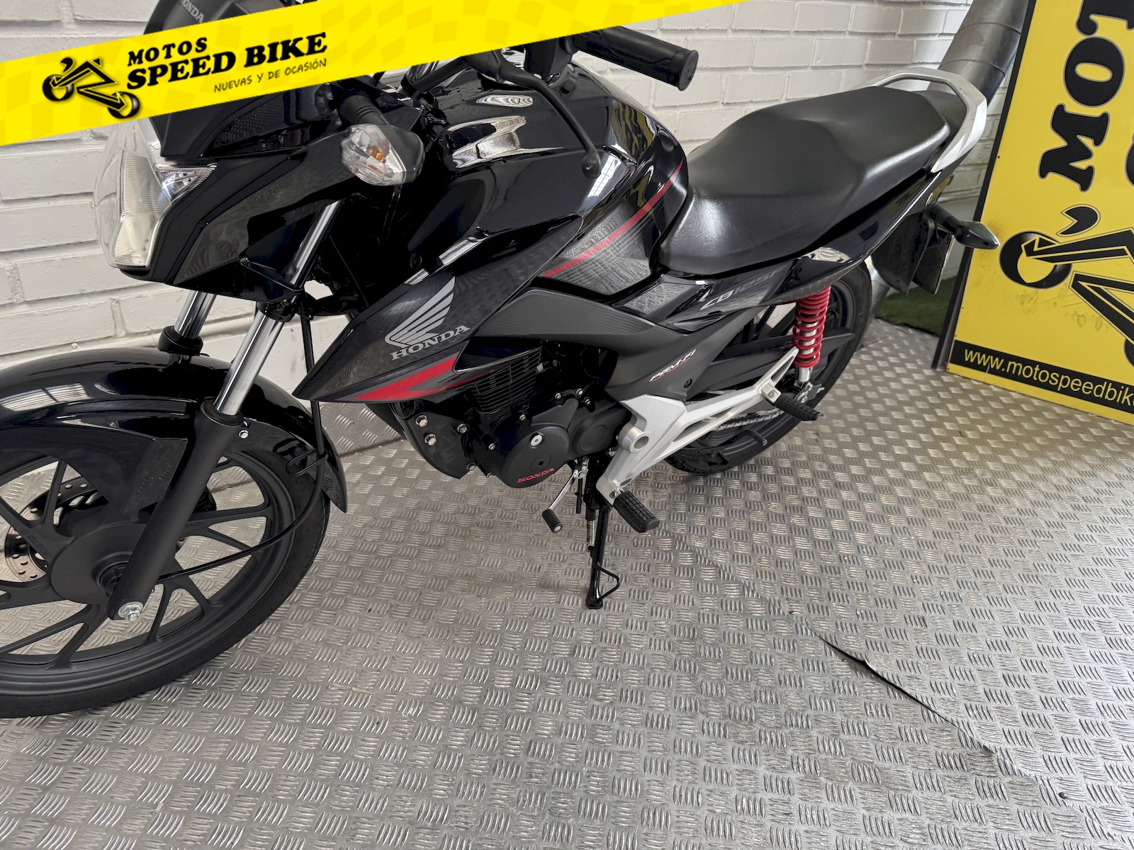 Honda CB 125 F de ocasión en Madrid - imagen 15