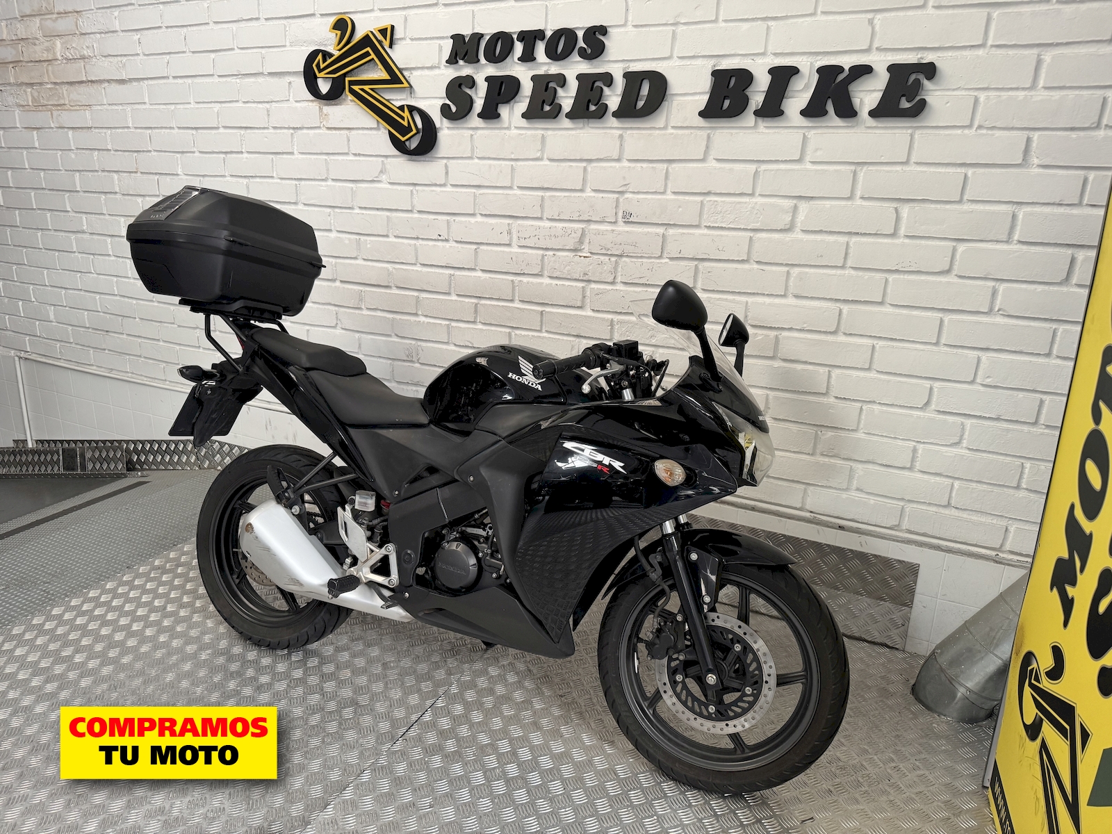 Honda CBR 125 R de ocasión en Madrid - imagen 2
