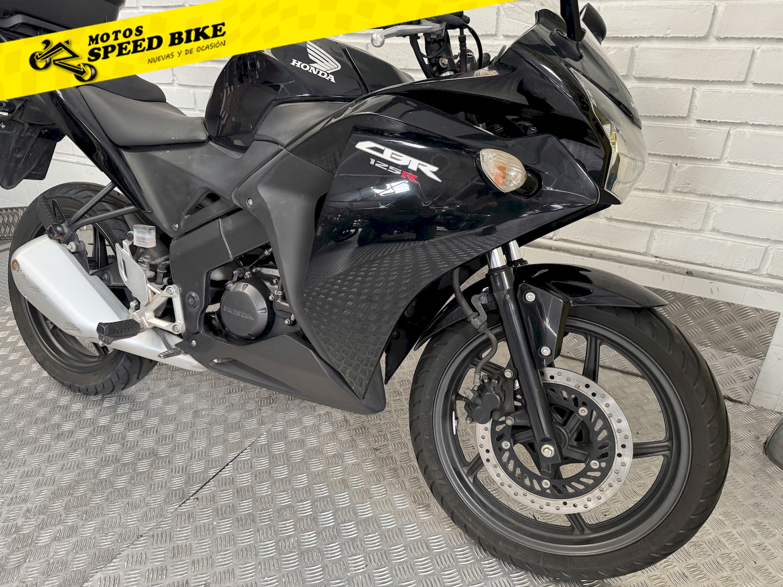 Honda CBR 125 R de ocasión en Madrid - imagen 3