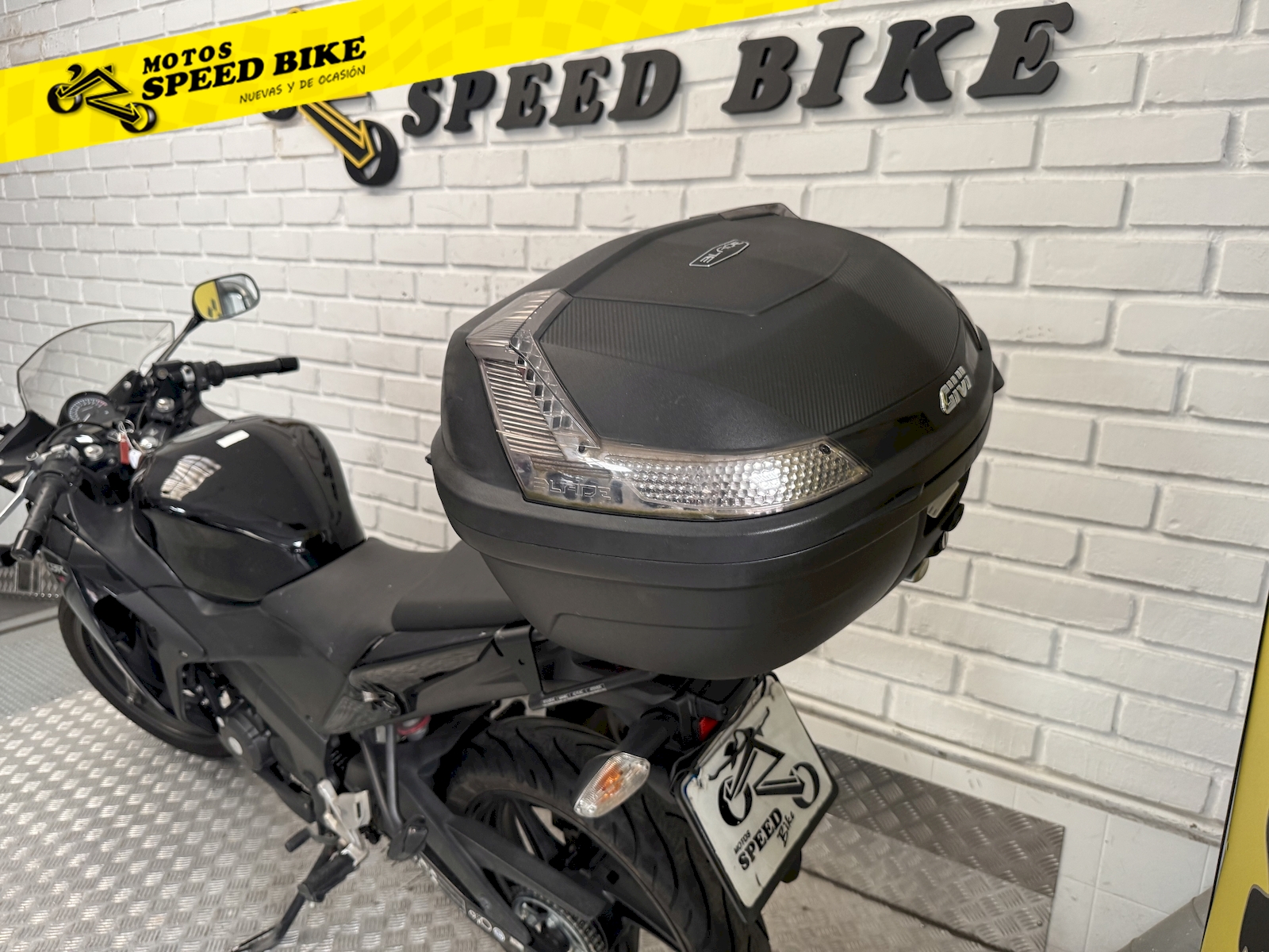 Honda CBR 125 R de ocasión en Madrid - imagen 14