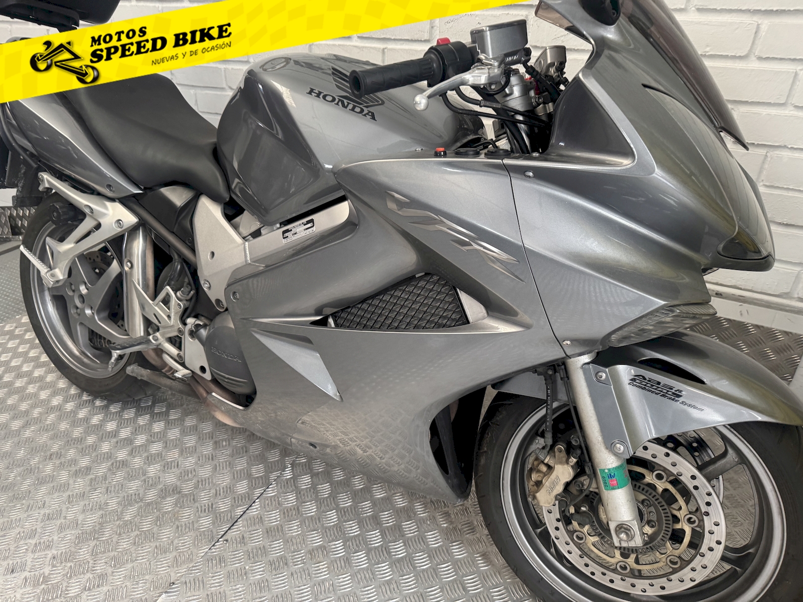 Honda VFR 800 Fi ABS de ocasión en Madrid - imagen 3