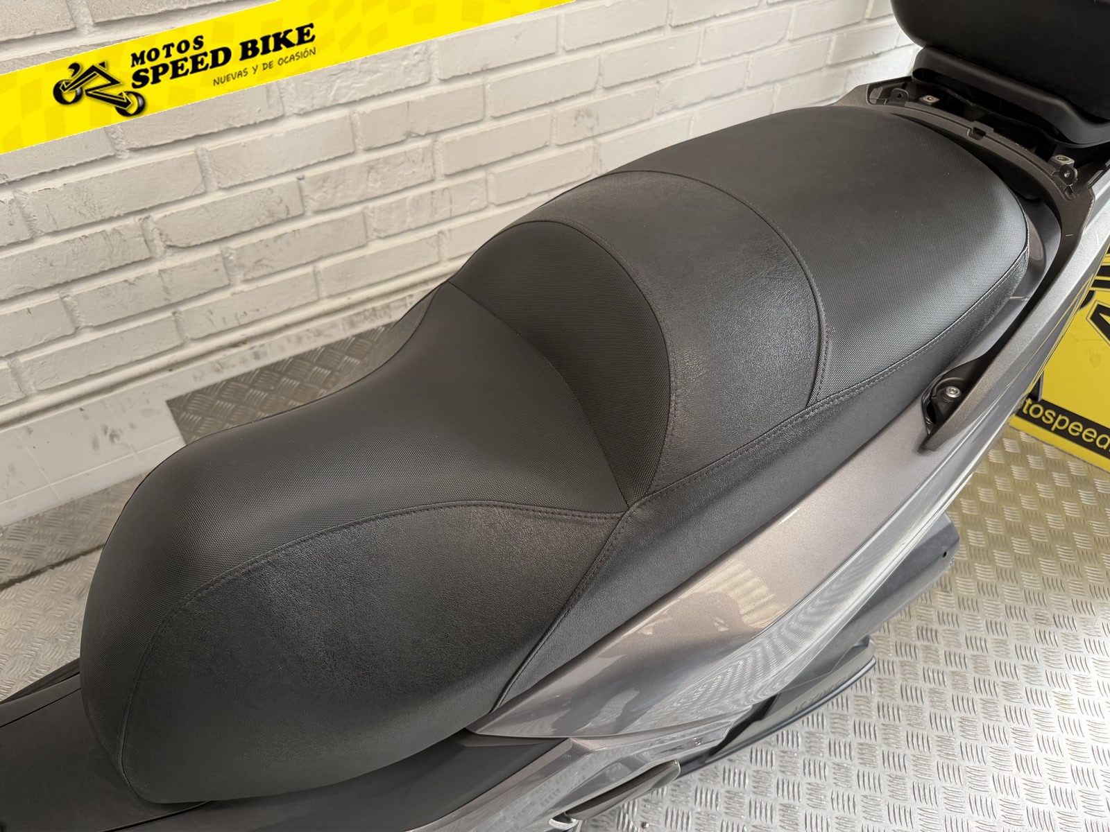 Kymco Grand Dink 300 de ocasión en Madrid - imagen 14