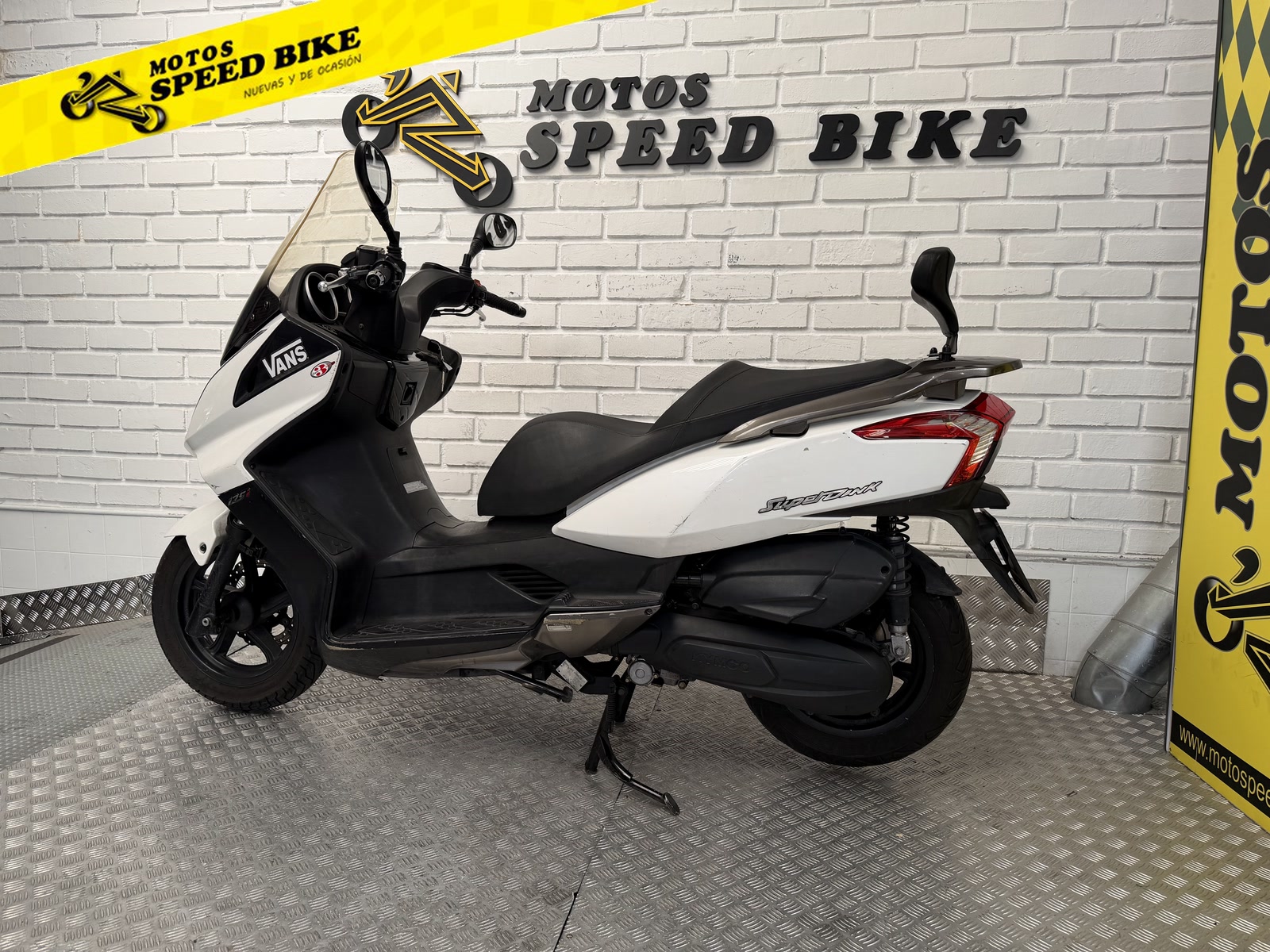 Kymco Super dink 125i de ocasión en Madrid - imagen 9