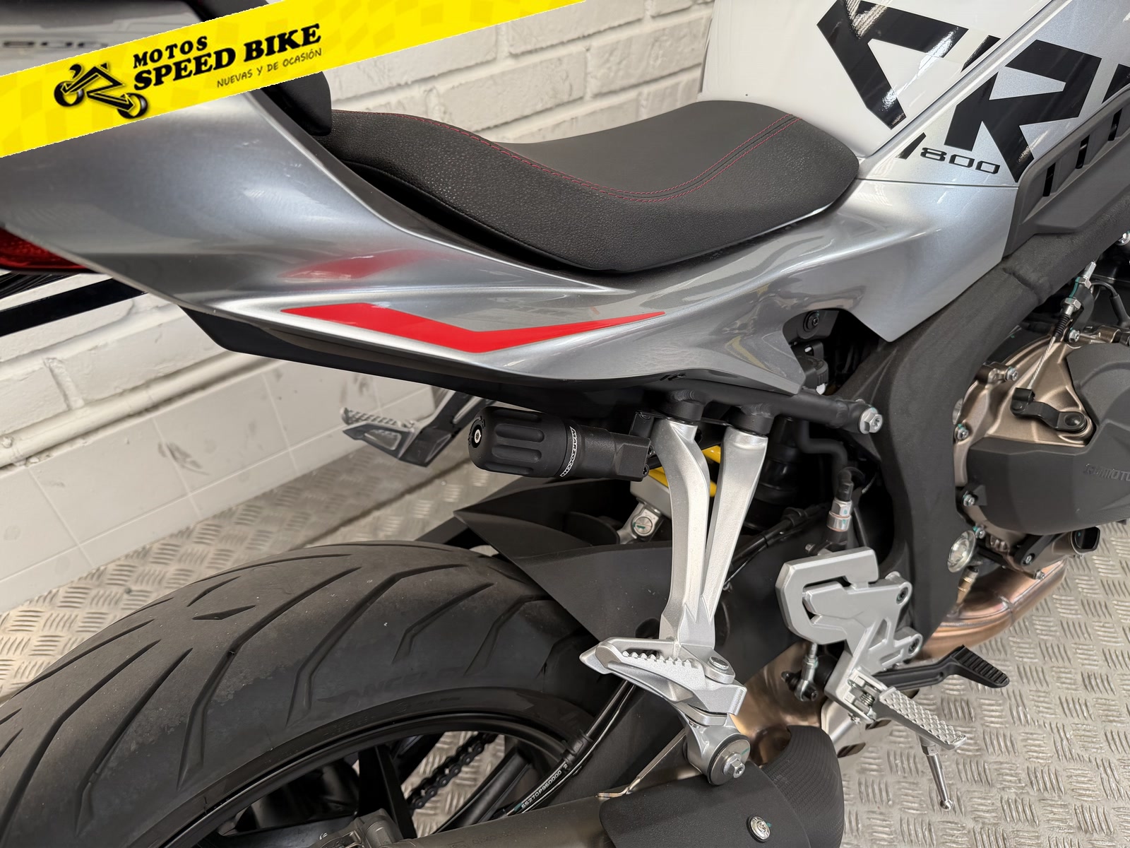 QJ Motor SRK 800 R de ocasión en Madrid - imagen 12