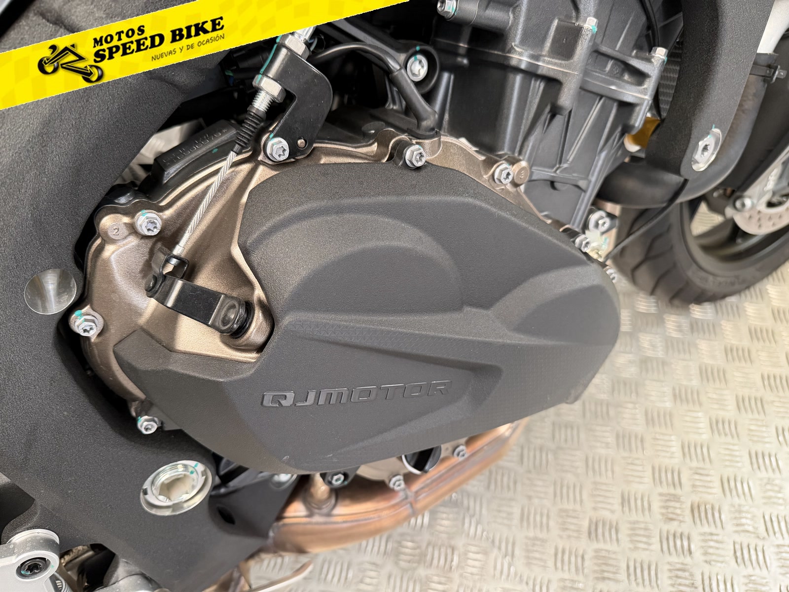 QJ Motor SRK 800 R de ocasión en Madrid - imagen 13