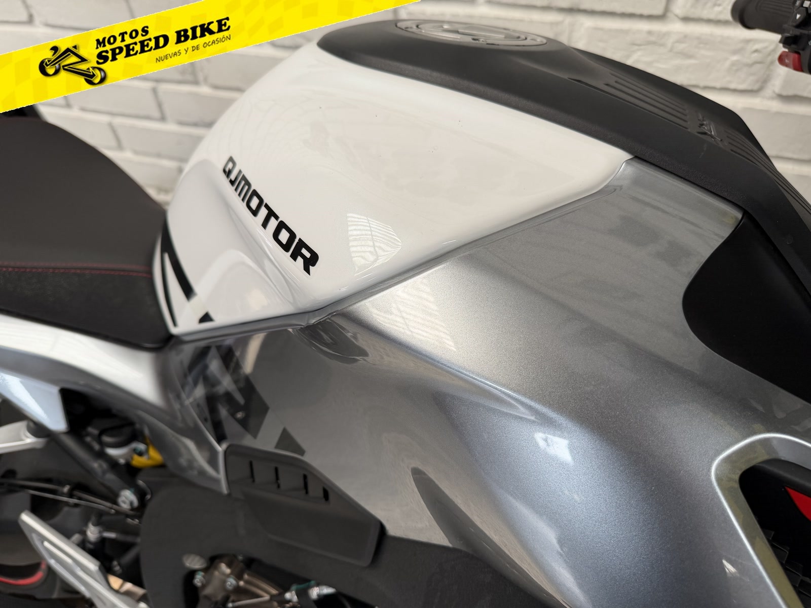 QJ Motor SRK 800 R de ocasión en Madrid - imagen 14