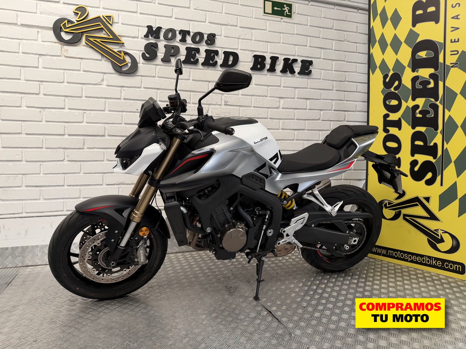 QJ Motor SRK 800 R de ocasión en Madrid - imagen 5