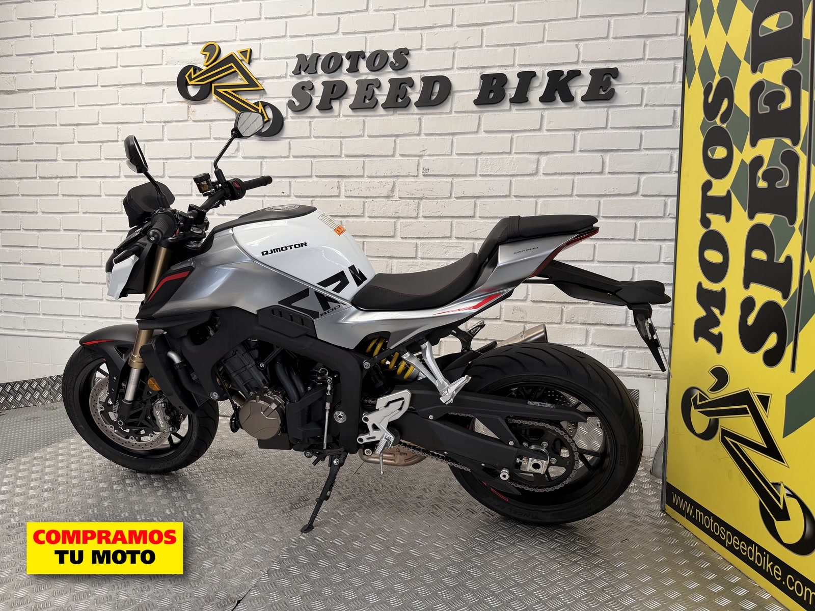 QJ Motor SRK 800 R de ocasión en Madrid - imagen 7