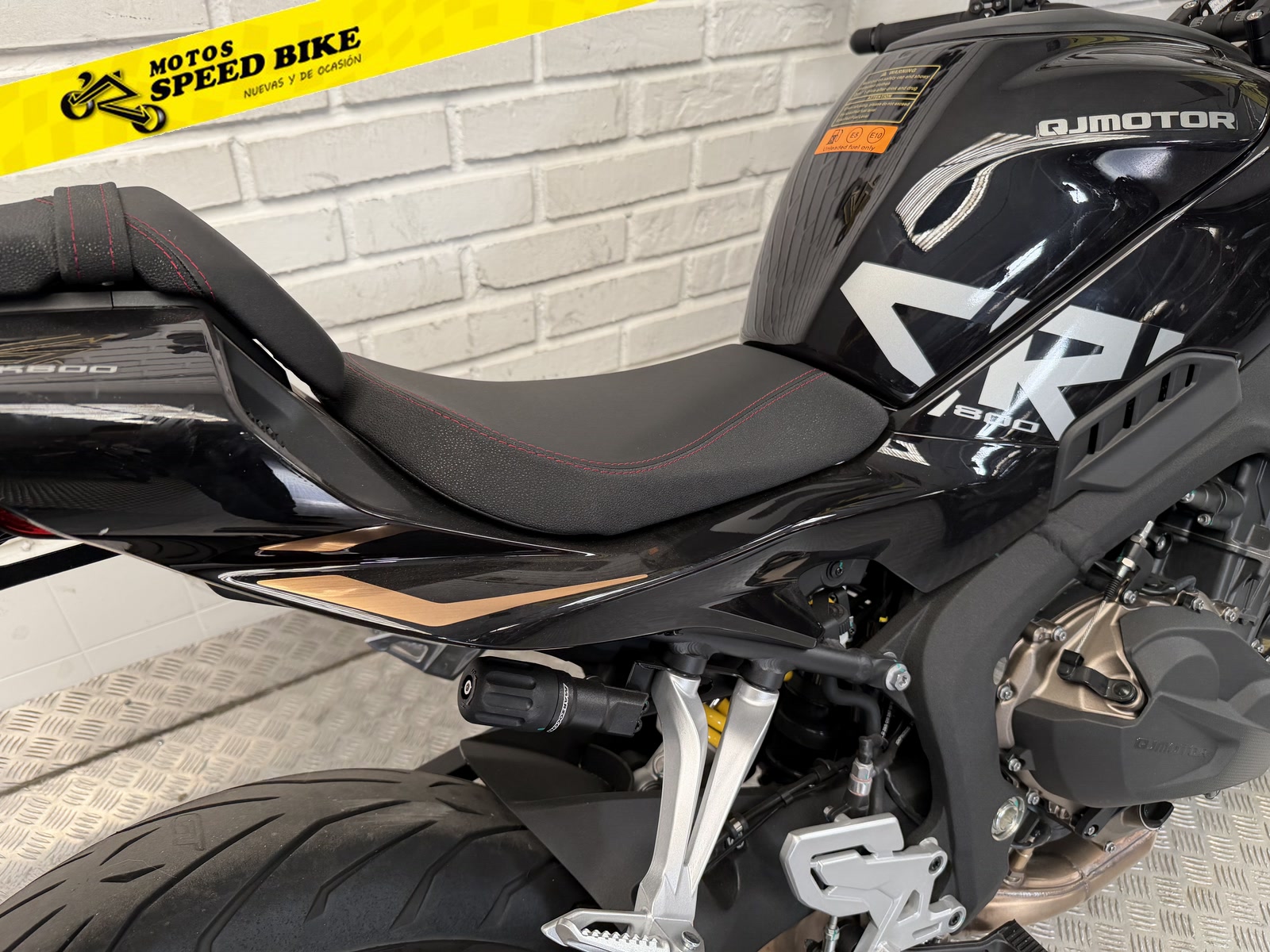 QJ Motor SRK 800 R de ocasión en Madrid - imagen 14