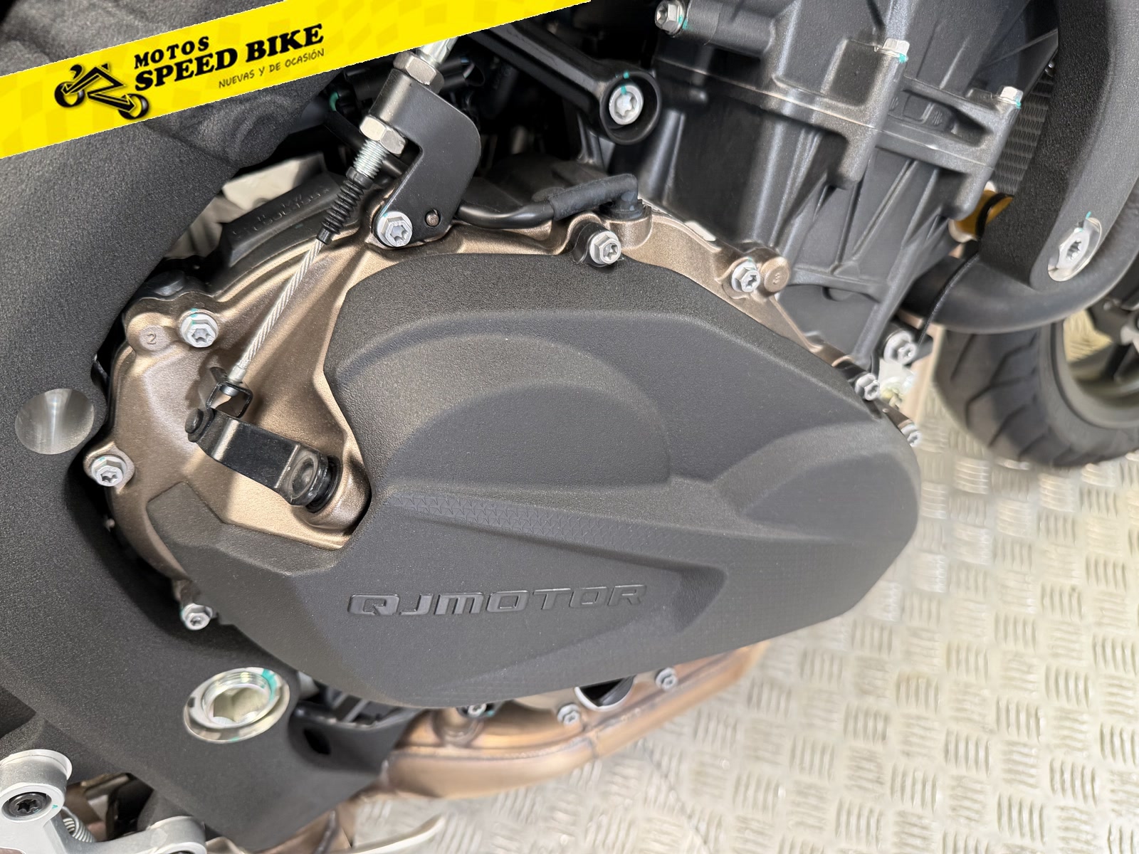 QJ Motor SRK 800 R de ocasión en Madrid - imagen 13